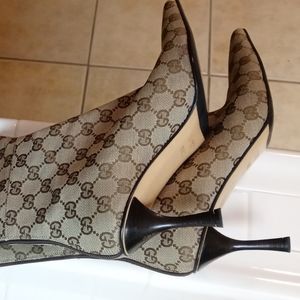 Weekend Sale Only🎉🎉🎉Authentic Gucci Logo Cloth Vantage Heel Boots 9.5B